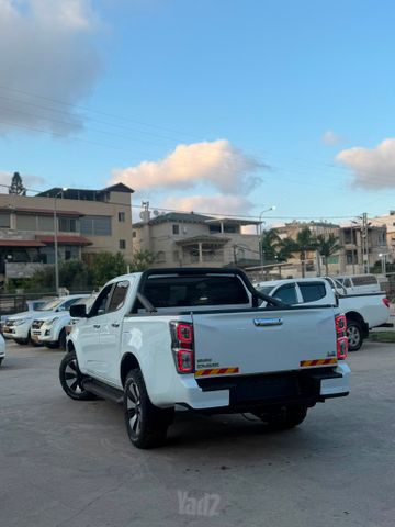 איסוזו די-מקס