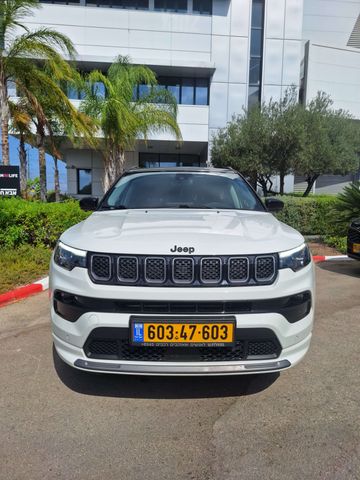 מודעת רכב ג'יפ קומפאס