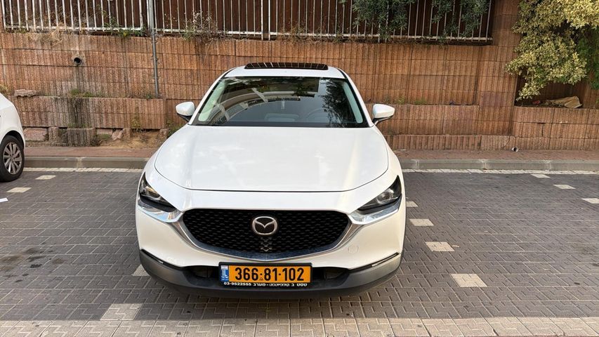 מודעת רכב מאזדה CX-30