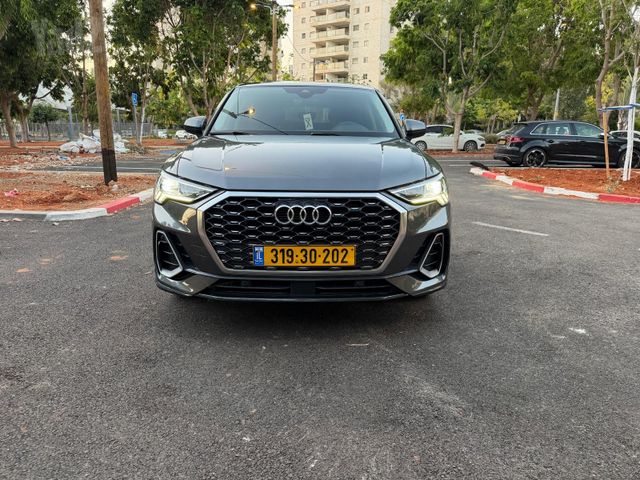 אאודי Q3