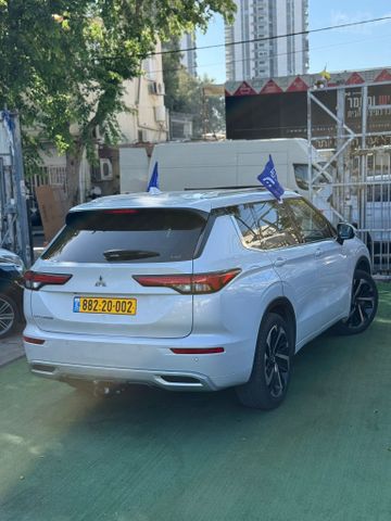 מיצובישי אאוטלנדר