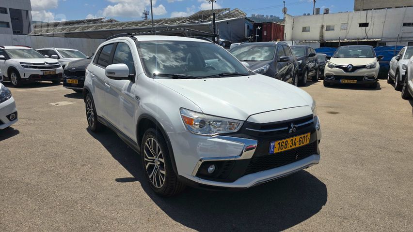 מודעת רכב מיצובישי ASX