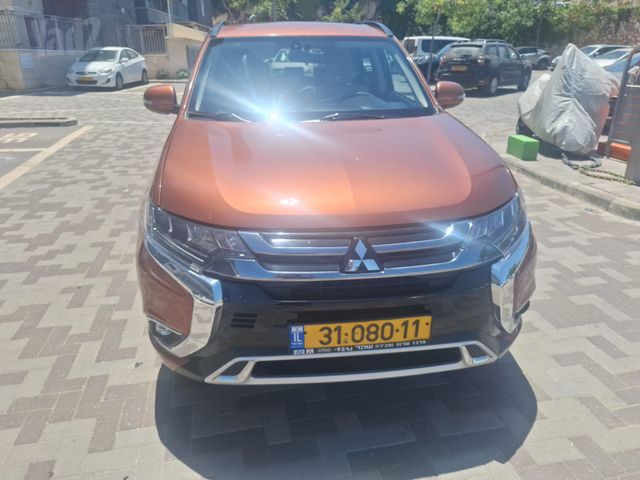 מיצובישי אאוטלנדר