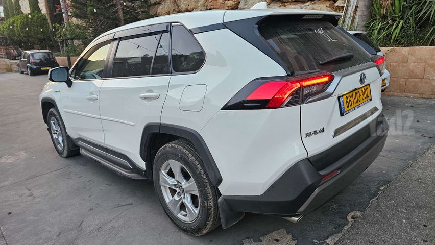 טויוטה RAV4