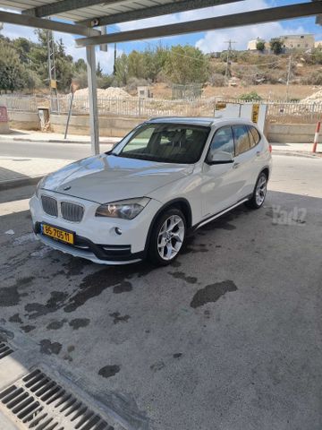 ב מ וו X1