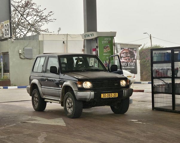 פג'רו GLS קצר אוט׳ 3.0 (177 כ״ס)