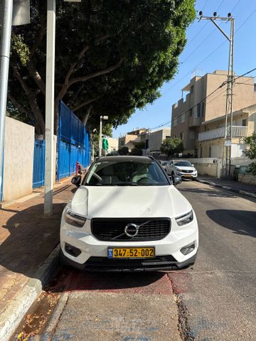מודעת רכב וולוו XC40