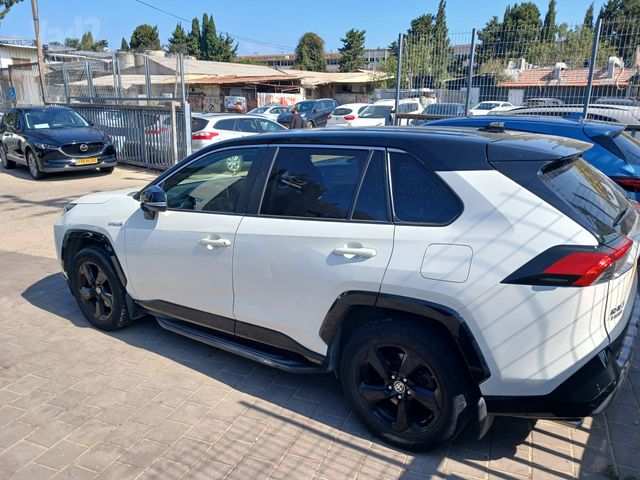 טויוטה RAV4