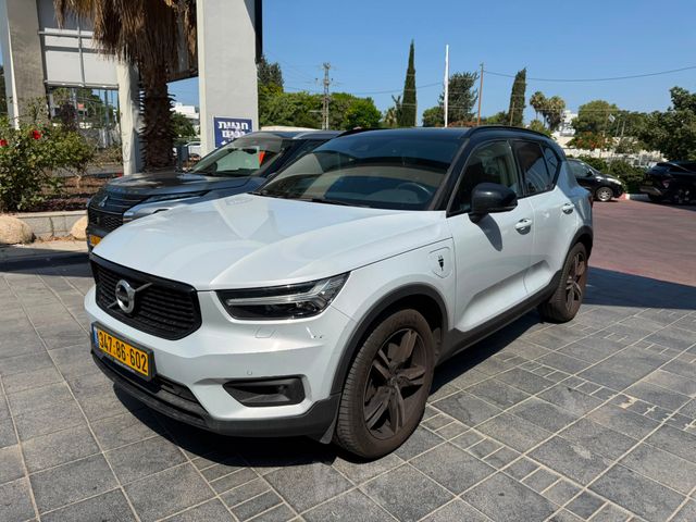 וולוו XC40