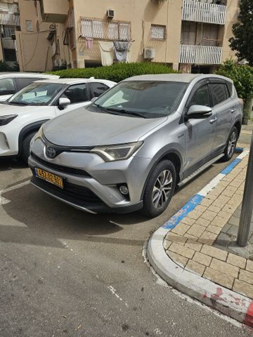 טויוטה RAV4
