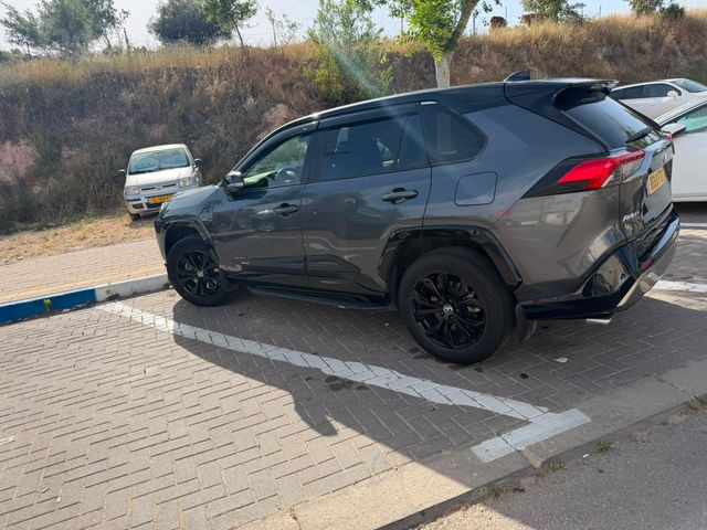 טויוטה RAV4