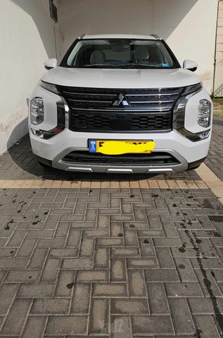 מיצובישי אאוטלנדר