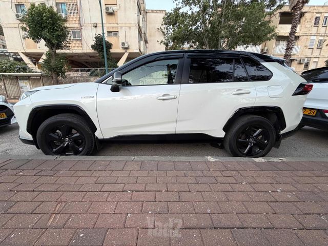 טויוטה RAV4
