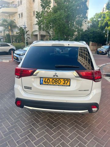 מיצובישי אאוטלנדר