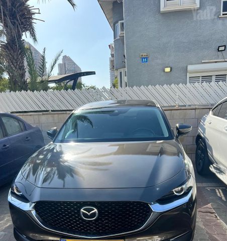 מודעת רכב מאזדה CX-30