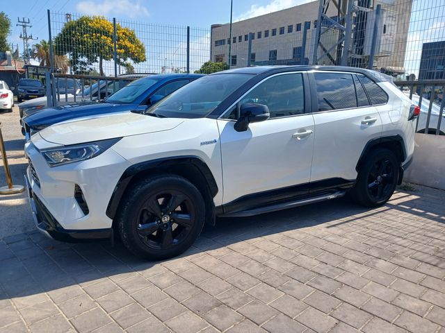טויוטה RAV4