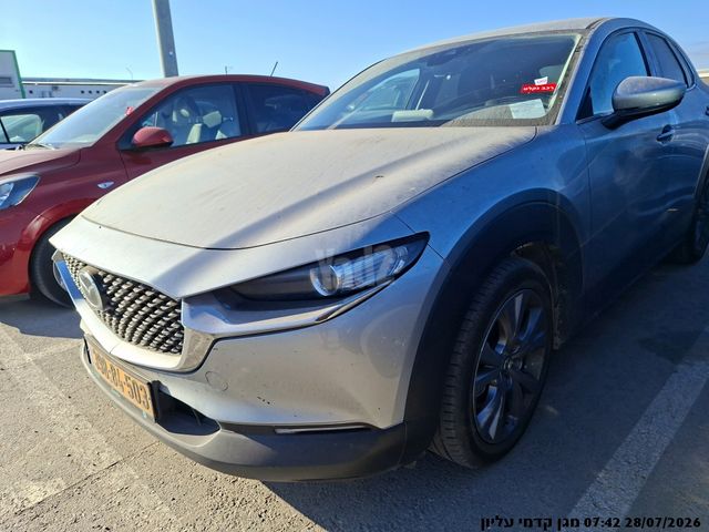 מודעת רכב מאזדה CX-30