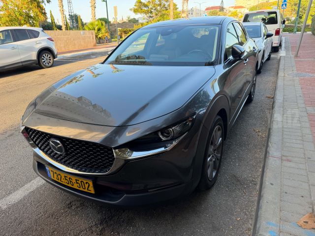 מודעת רכב מאזדה CX-30