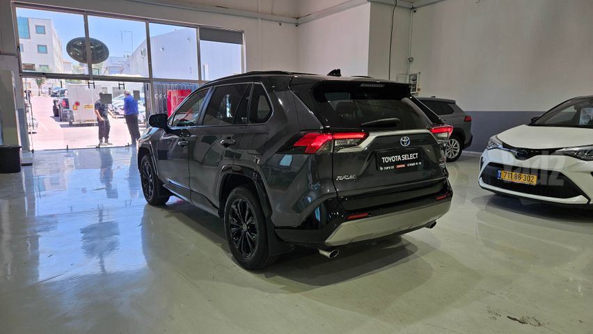 טויוטה RAV4
