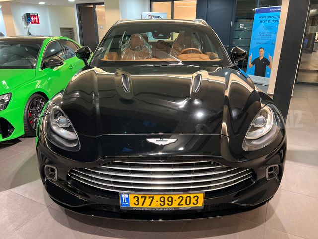 אסטון מרטין DBX