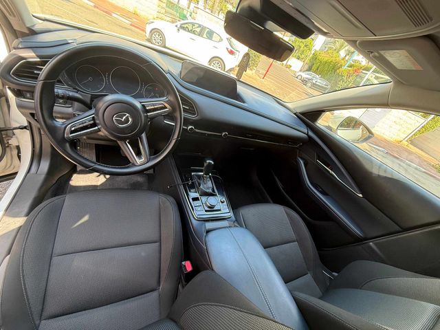 מודעת רכב מאזדה CX-30
