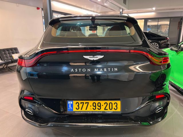 אסטון מרטין DBX