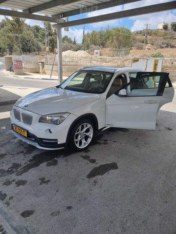 ב מ וו X1