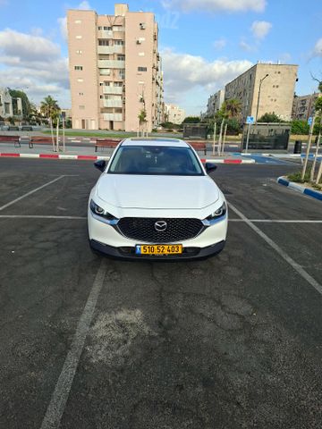 מודעת רכב מאזדה CX-30