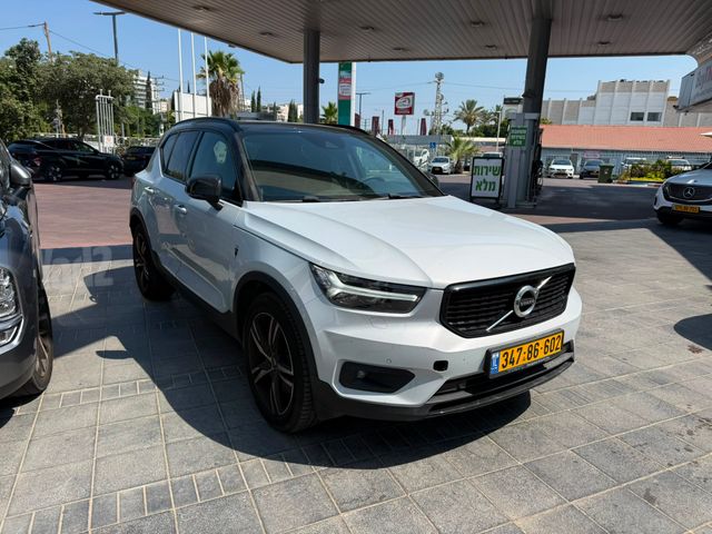 מודעת רכב וולוו XC40