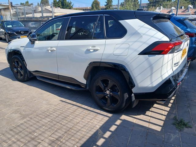 טויוטה RAV4