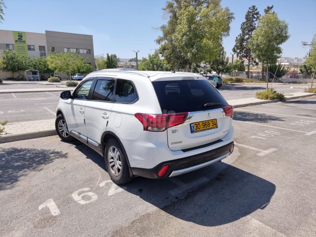מיצובישי אאוטלנדר
