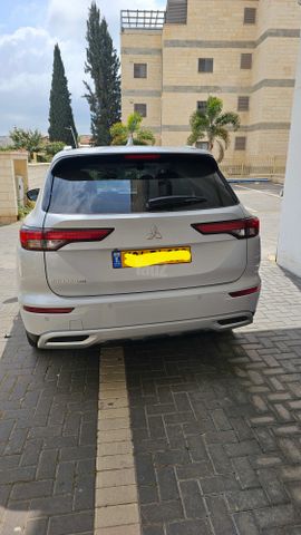 מיצובישי אאוטלנדר