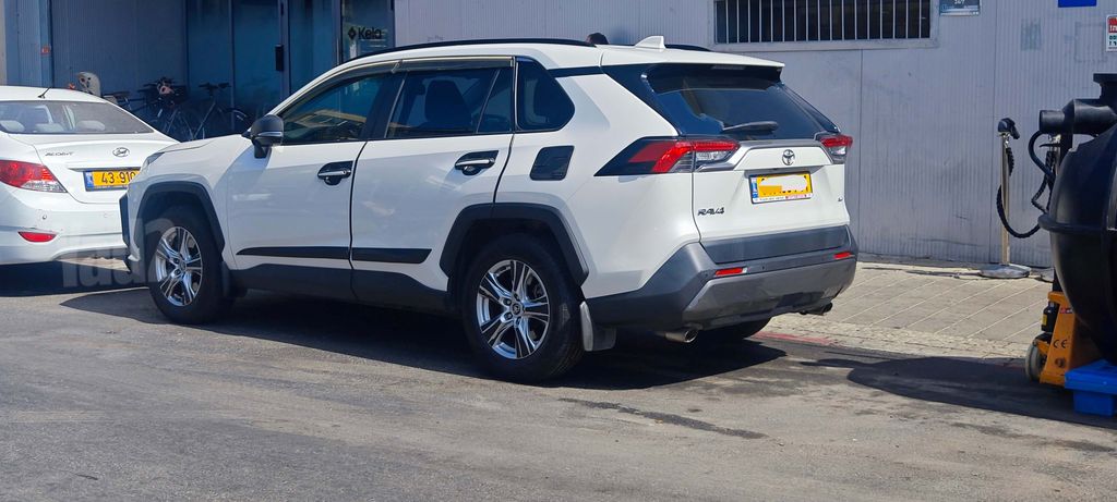 טויוטה RAV4