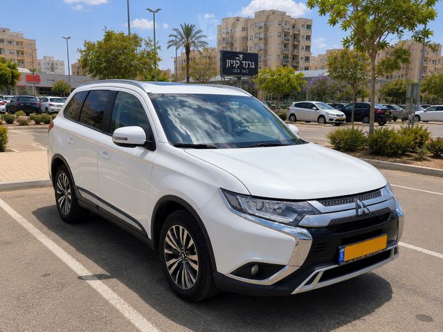 מיצובישי אאוטלנדר
