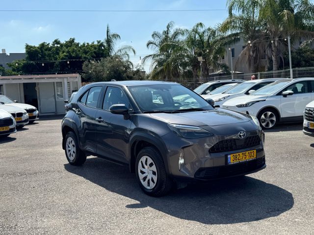 טויוטה יאריס קרוס