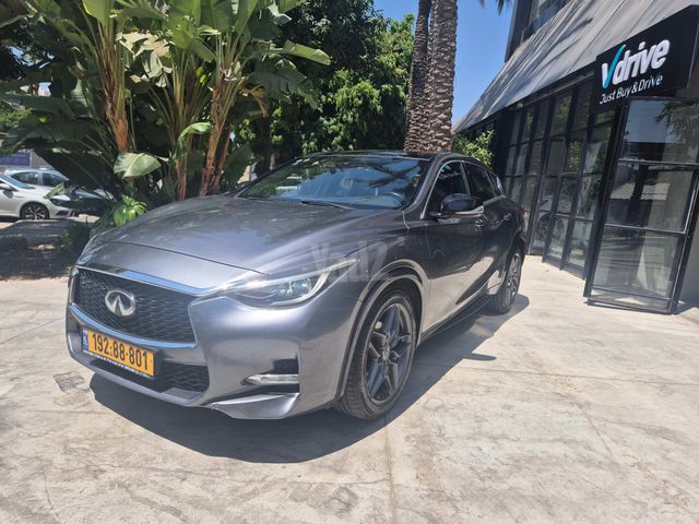 אינפיניטי Q30