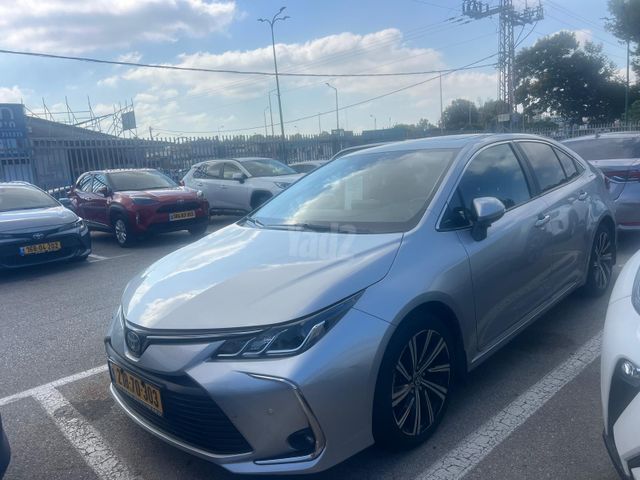 קורולה Limited היברידי אוט׳ סדאן 1.8 (98 כ״ס)