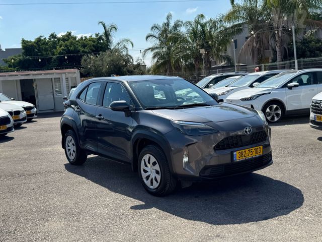 מודעת רכב טויוטה יאריס קרוס