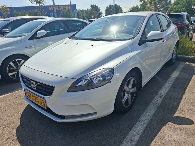 וולוו V40