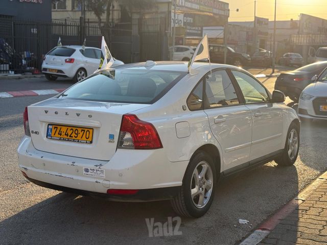 וולוו S40