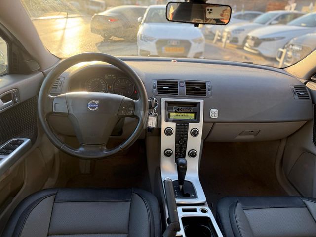 וולוו S40