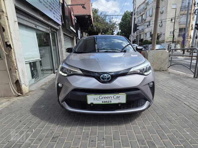 מודעת רכב טויוטה C-HR