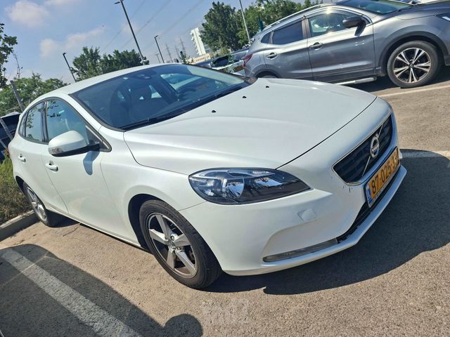וולוו V40