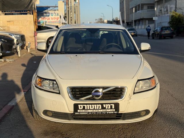 וולוו S40