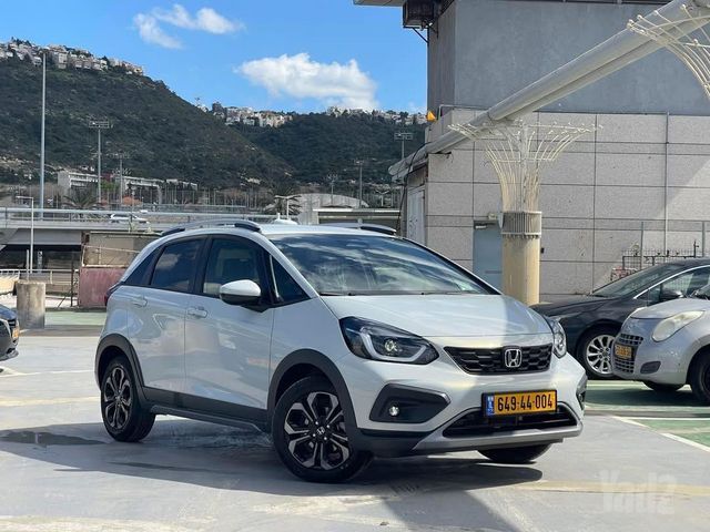 ג'אז  Crosstar Advance היברידי אוט׳ 1.5 (122 כ״ס)