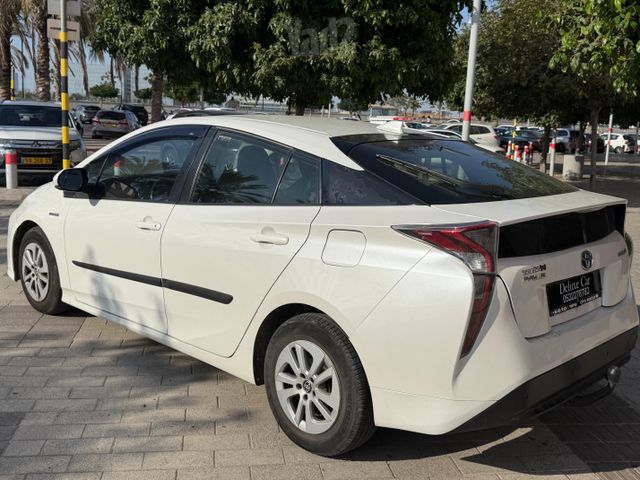 טויוטה פריוס