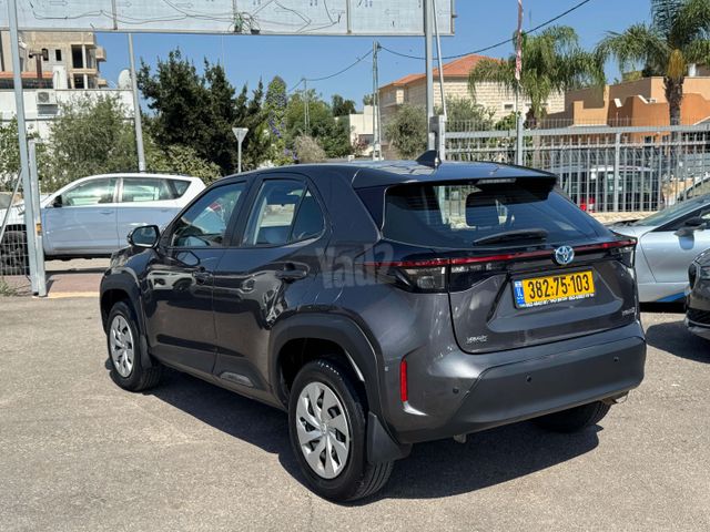 טויוטה יאריס קרוס
