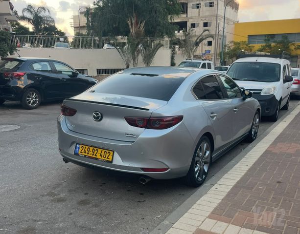 מאזדה 3