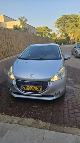 פיג'ו 208