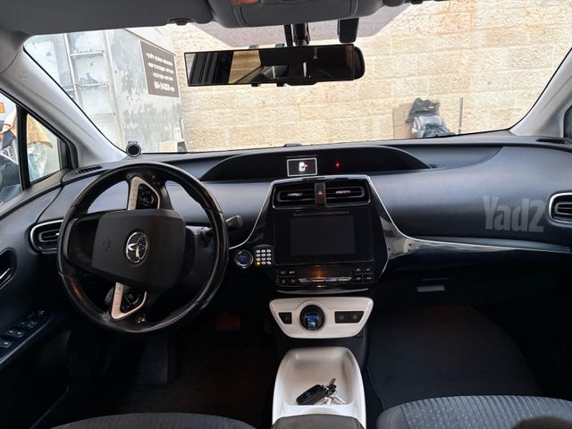 טויוטה פריוס